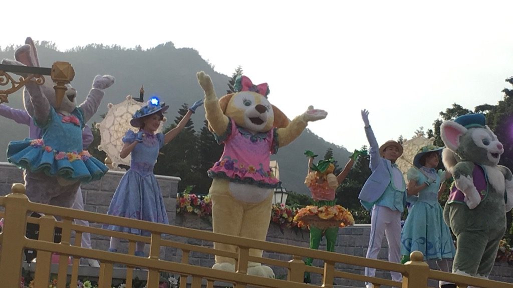 香港レポ キャラクター勢揃い 香港ディズニーランドの春のグリーティングショー Summyworld Is Fun