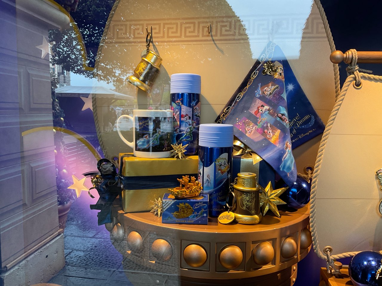 ディズニーシー ビリーブ　キーチェーン　プラネタリウム 夢をかなえていくシーンをデザイン！東京ディズニーシー新ナイト
