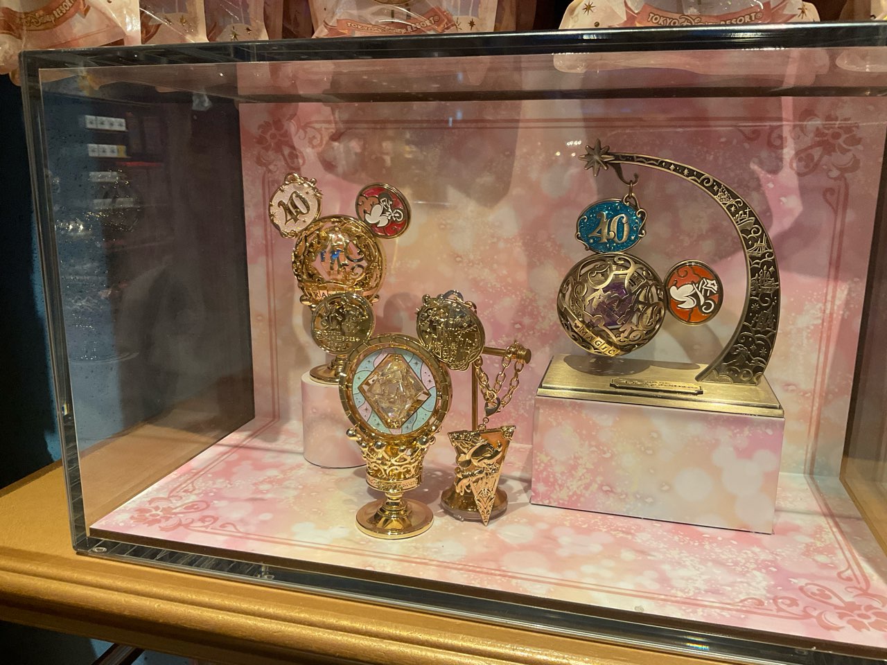 舞浜レポ】これまでのイベントなどがグッズに「モーメンツゴーラウンド